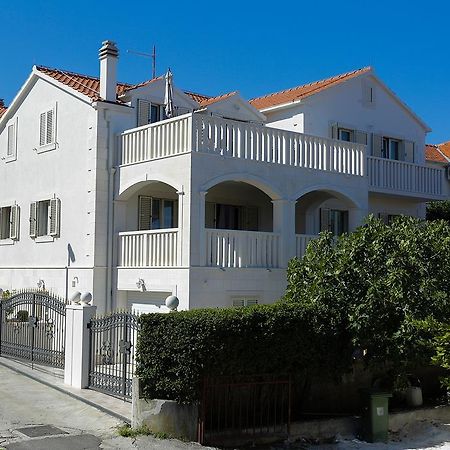 Apartments Manda Supetar Buitenkant foto