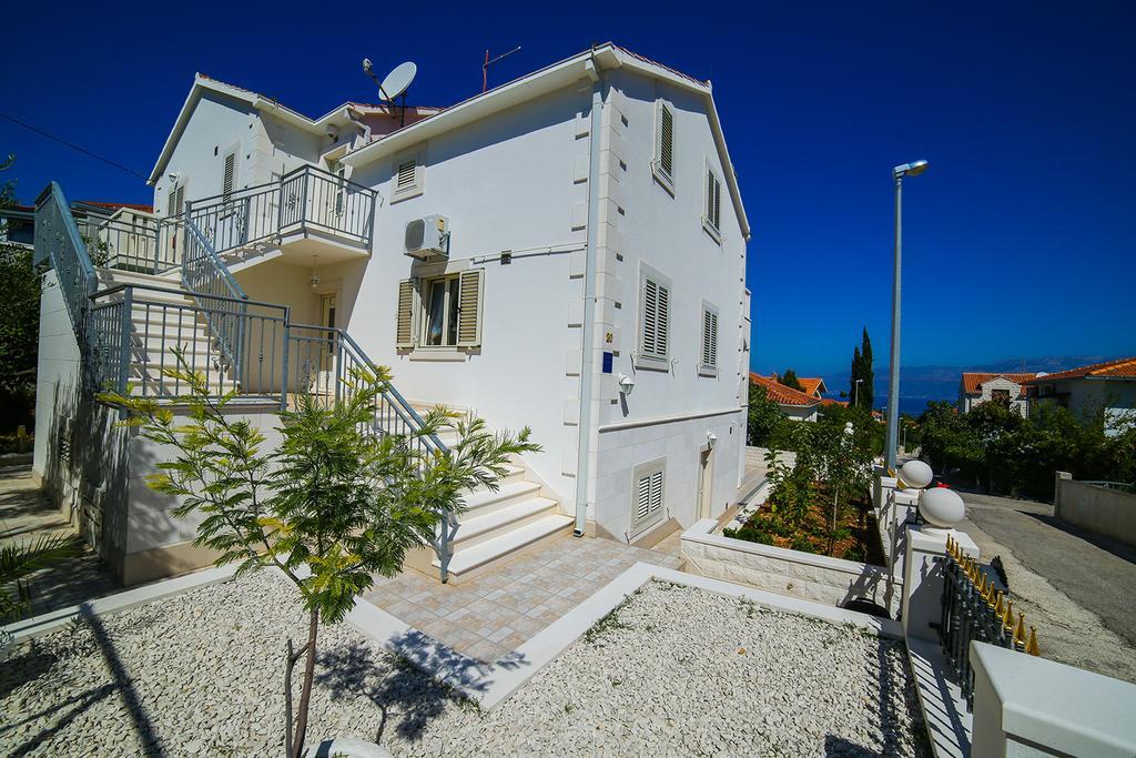 Apartments Manda Supetar Buitenkant foto